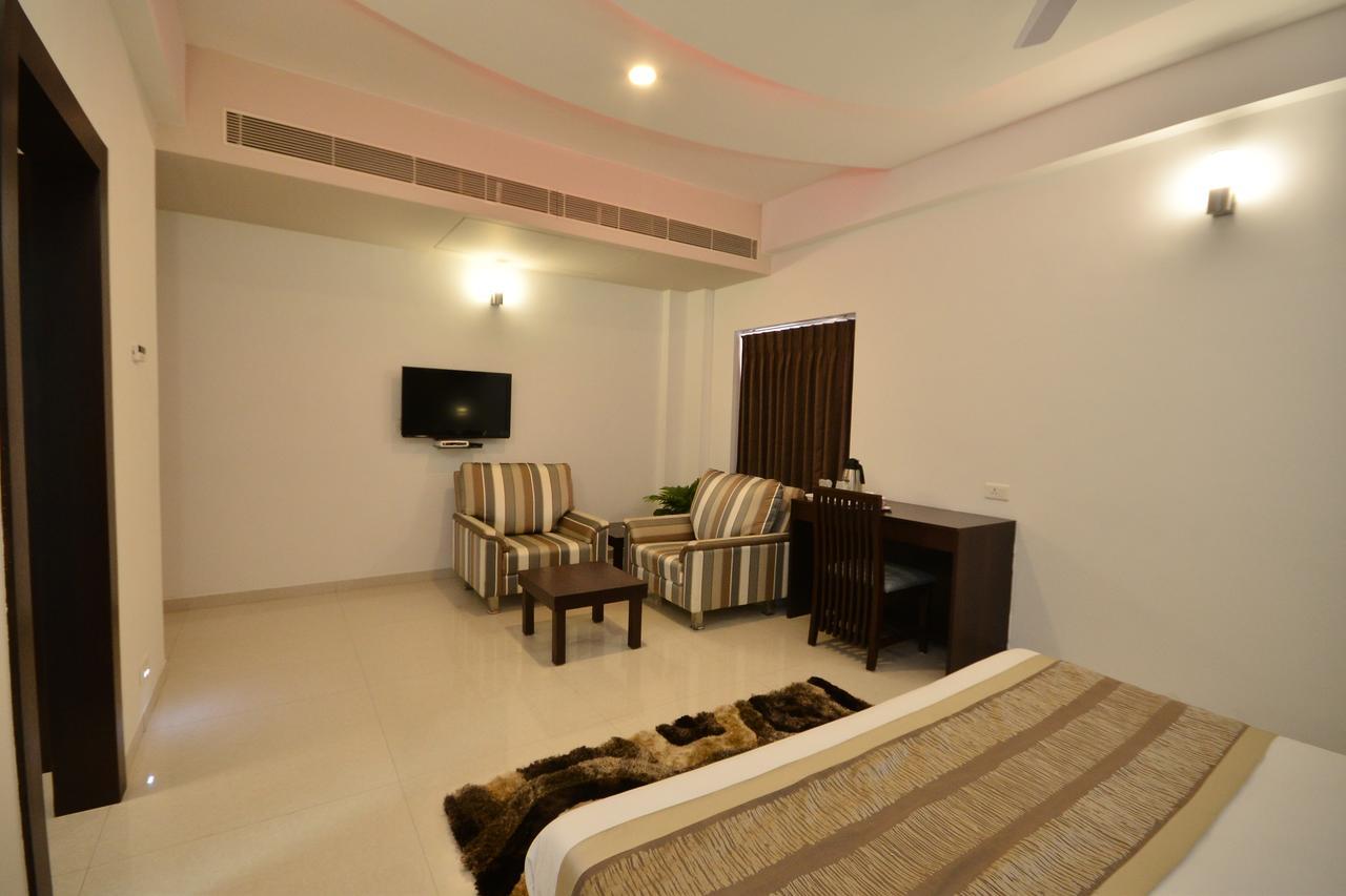 Hotel The Sentosa Раджкот Экстерьер фото